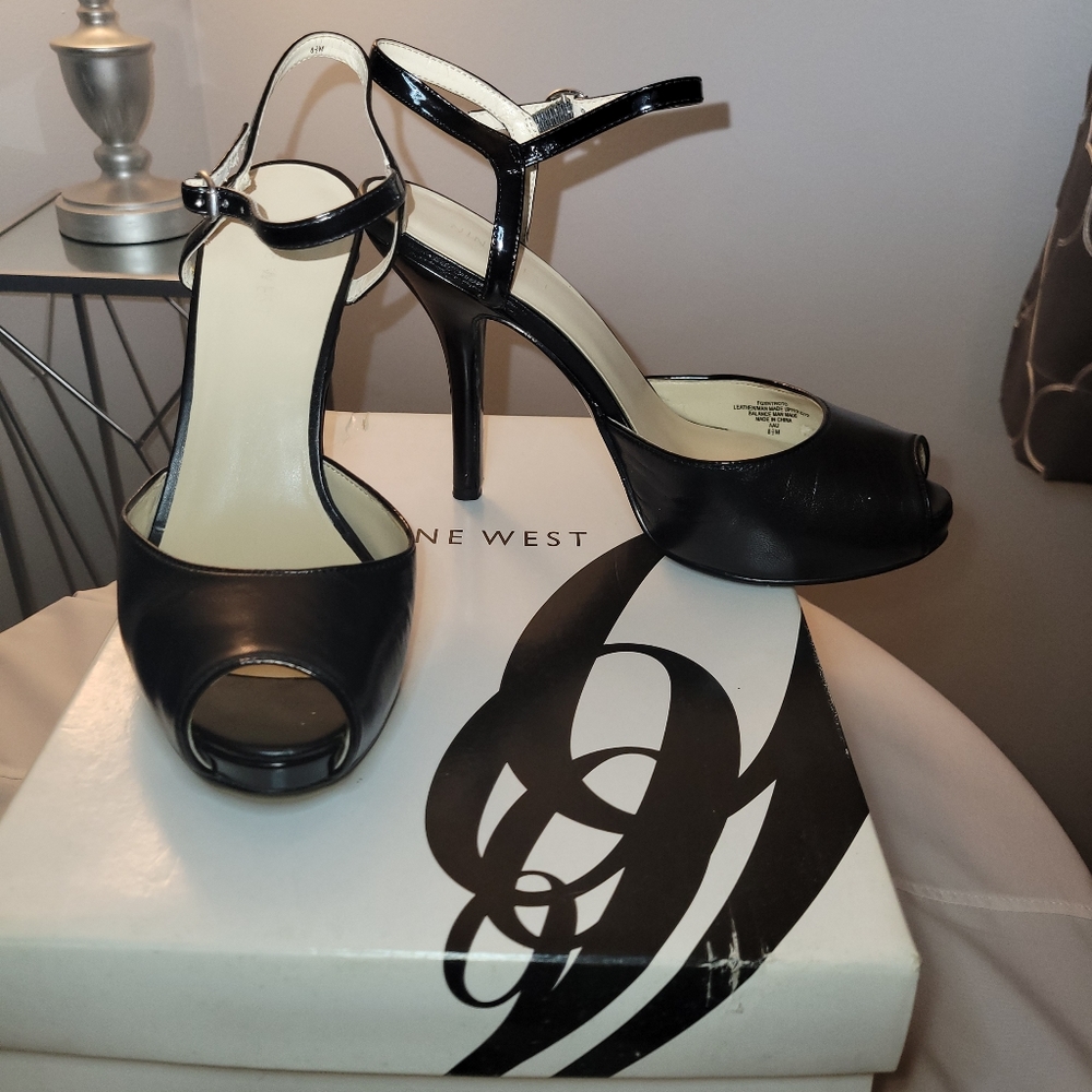 Black Nine West Peep-Toe Platform heels